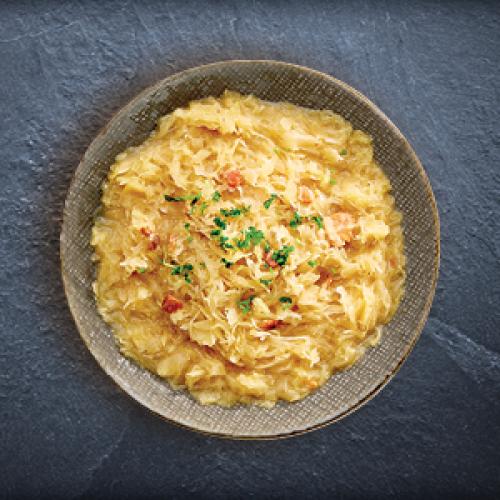 Kislo zelje s slanino Minute, postreženo, *cena za porcijo (cca. 300 g): 3,39 €